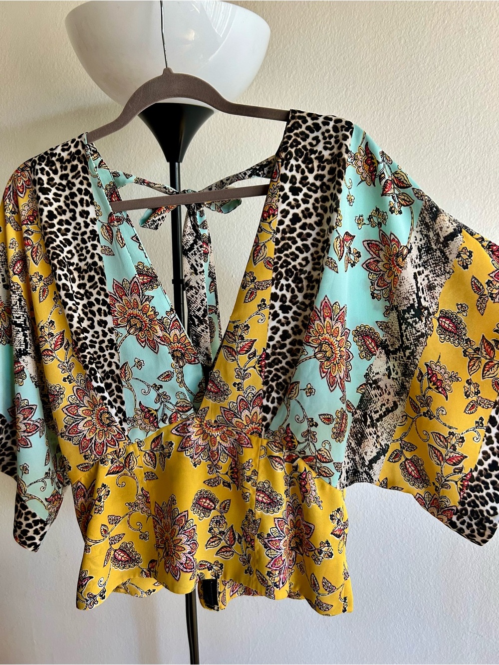 New York & Company Yellow & Aqua Floral Patchwork V-Neck Tie-Back Top
